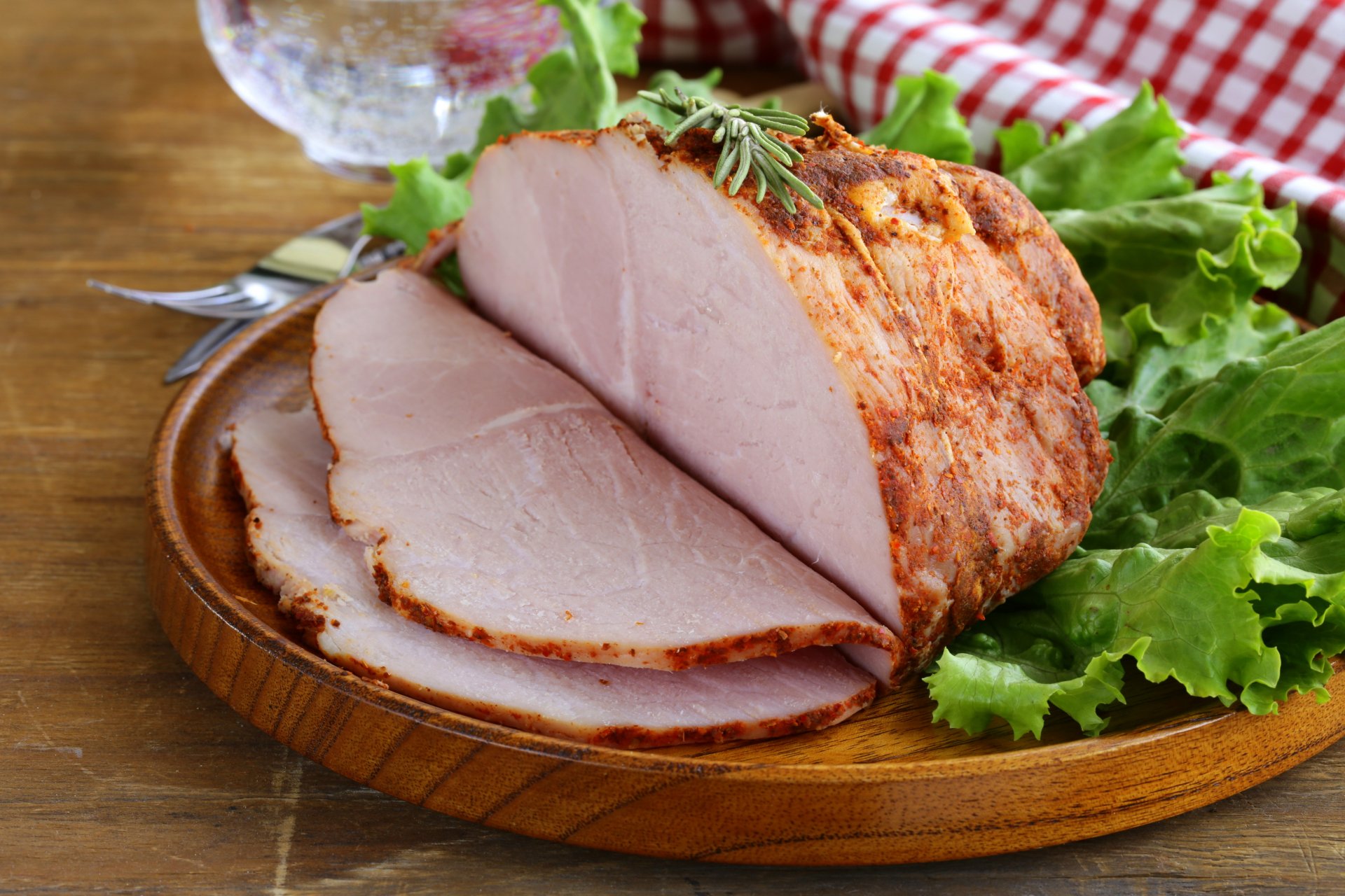 fleischgericht gebackenes fleisch salat grüns