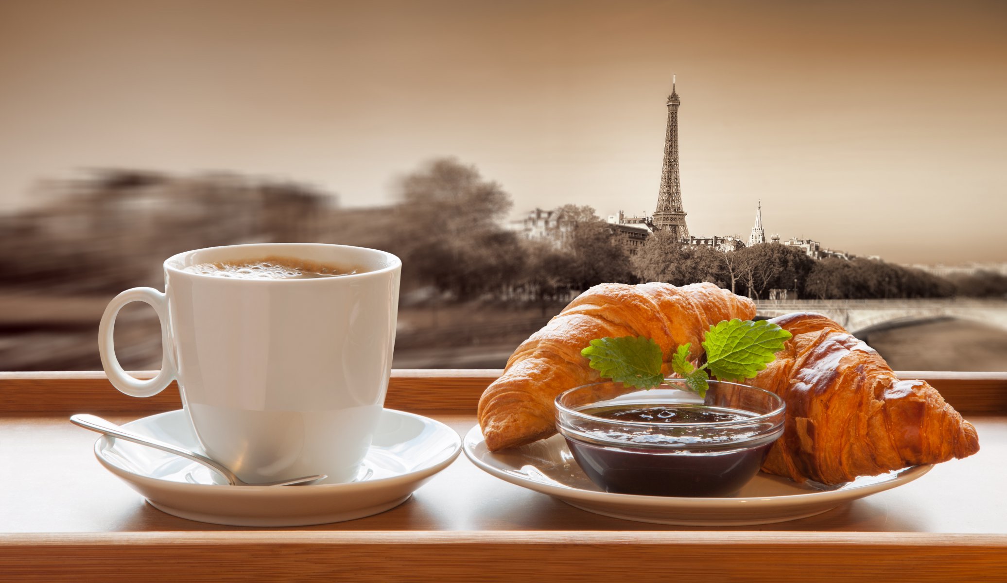 colazione pasticceria croissant caffè tazza cioccolato parigi francia