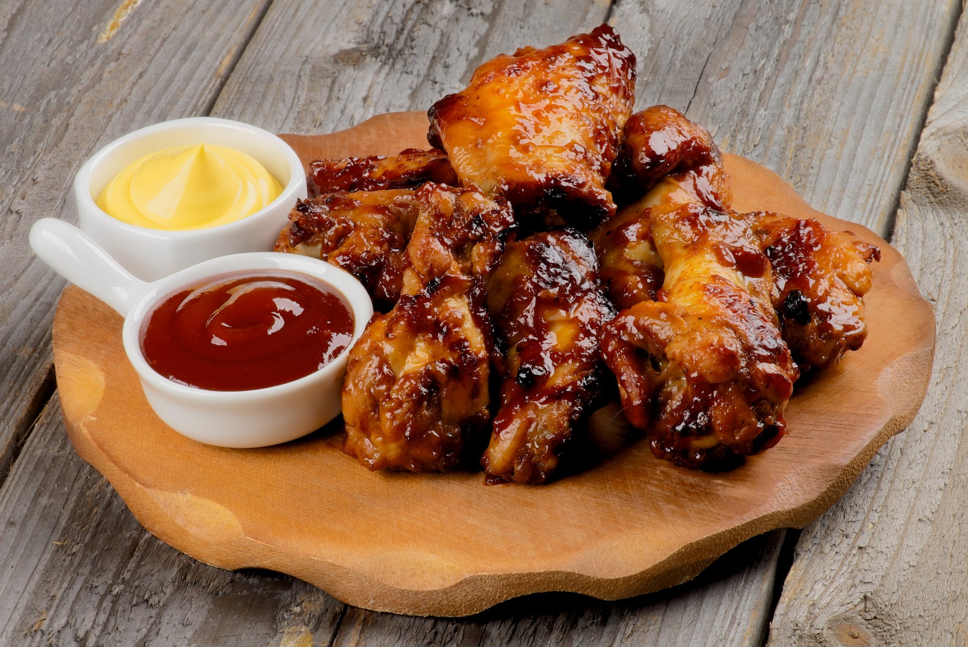 fleischprodukte gebackenes huhn ketchup essen foto