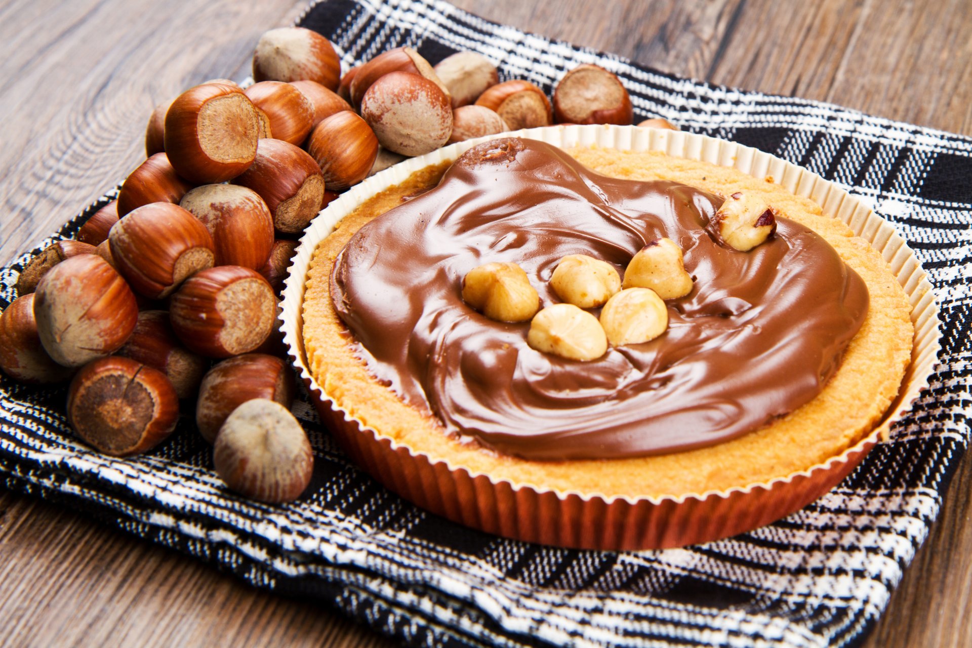 kuchen schokolade creme nüsse wald haselnüsse backen dessert