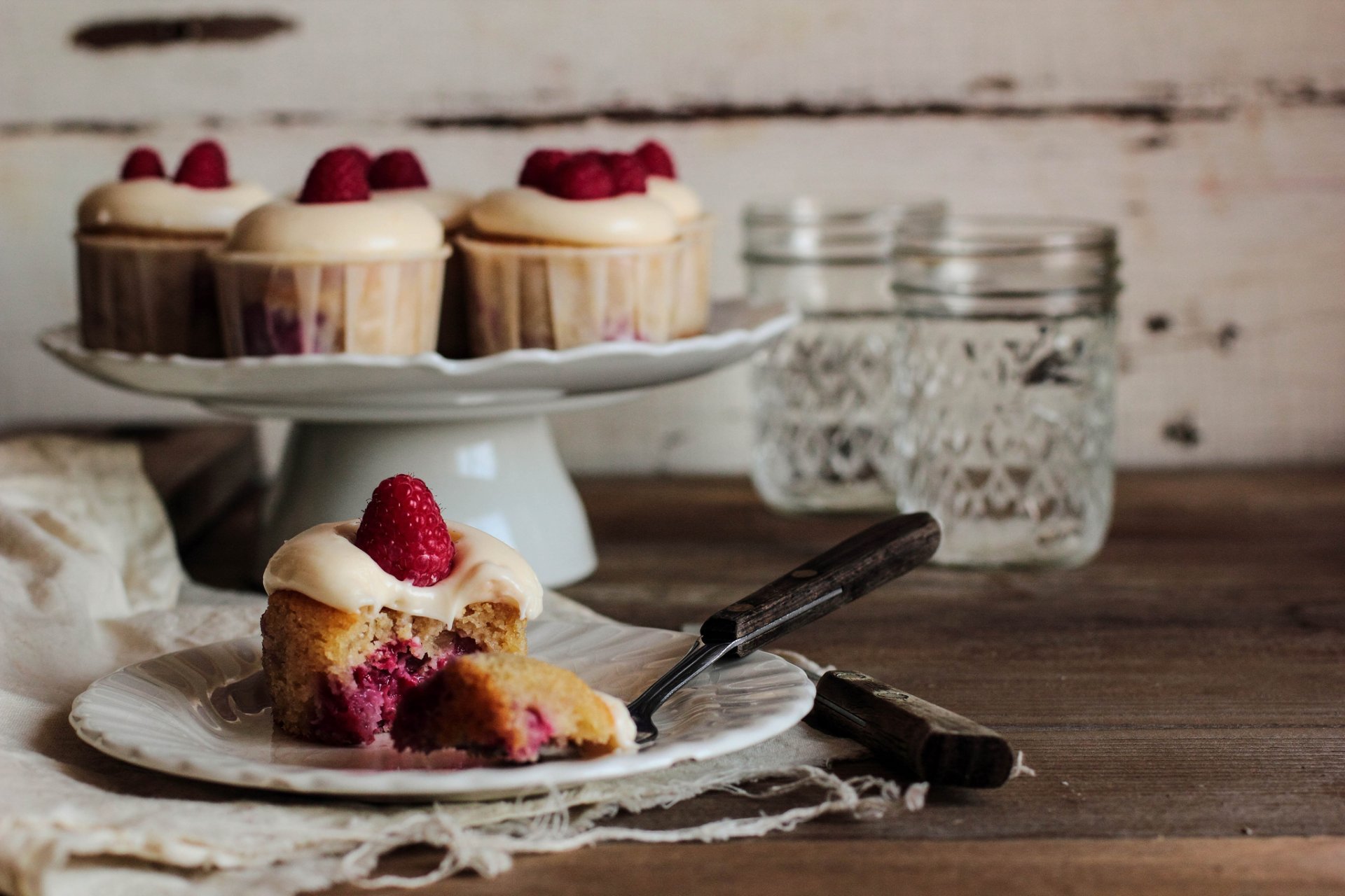 cytryna krem babeczki deser herbata tartaletki muffinki słodycze wypieki maliny jagody słodycze