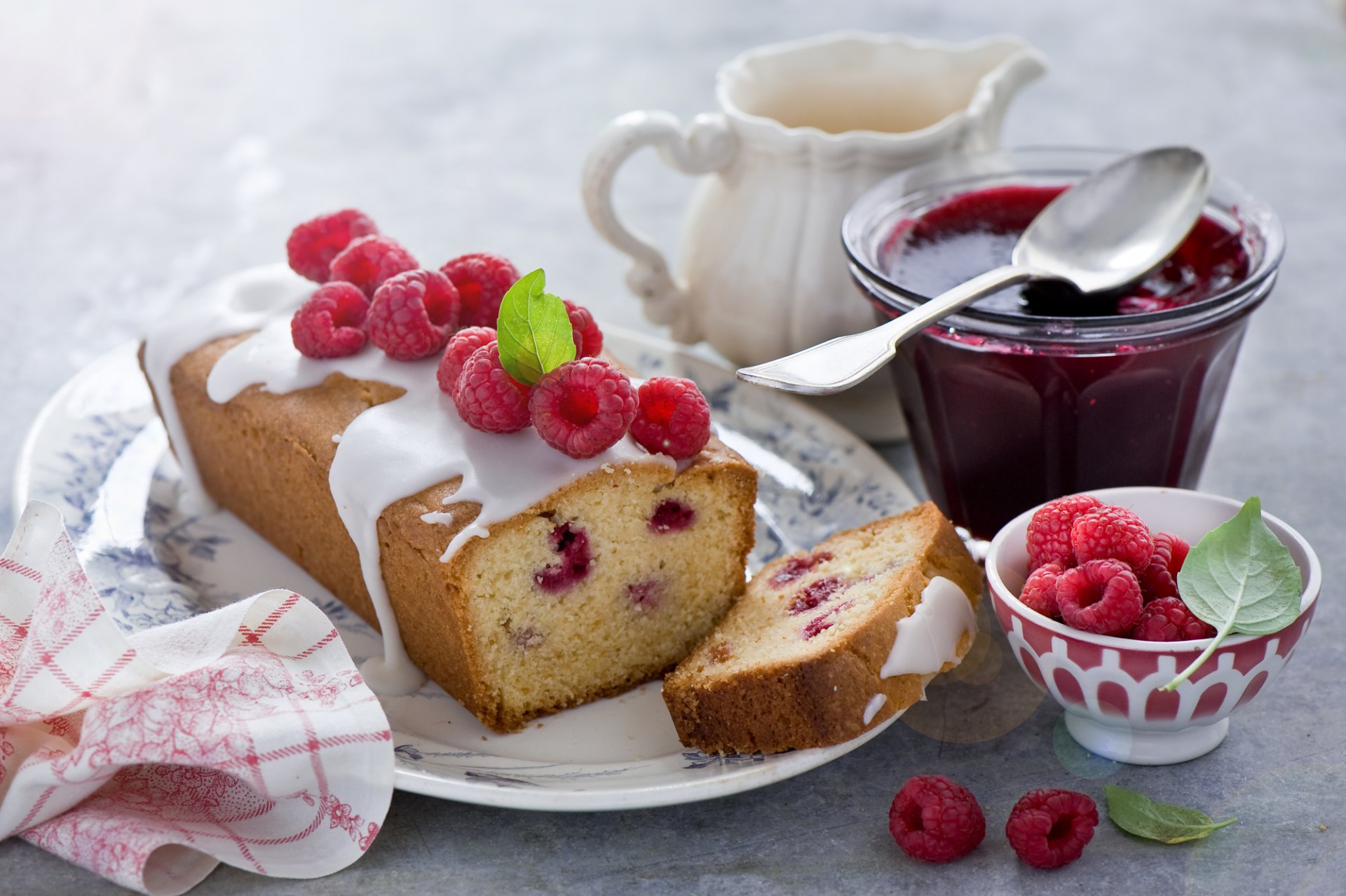 dessert cake cake sweet food raspberries cream food raspberrie