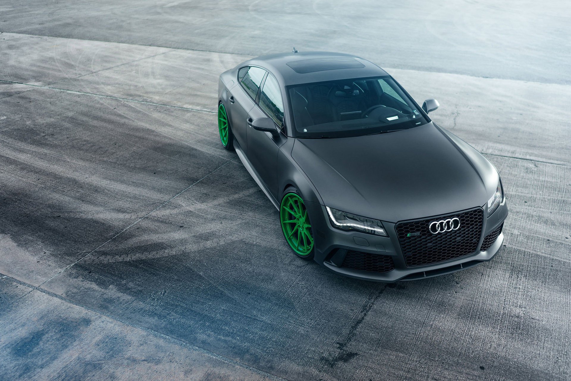 rs7 audi supersamochód tuning szare tło