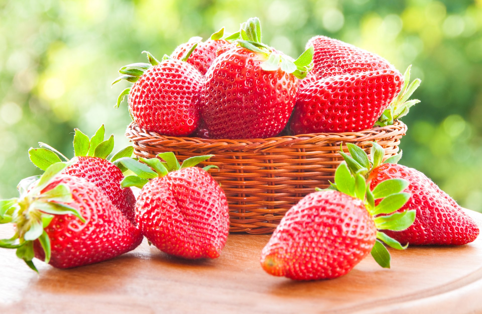 trawberry fresh berries sweet red ripe basket