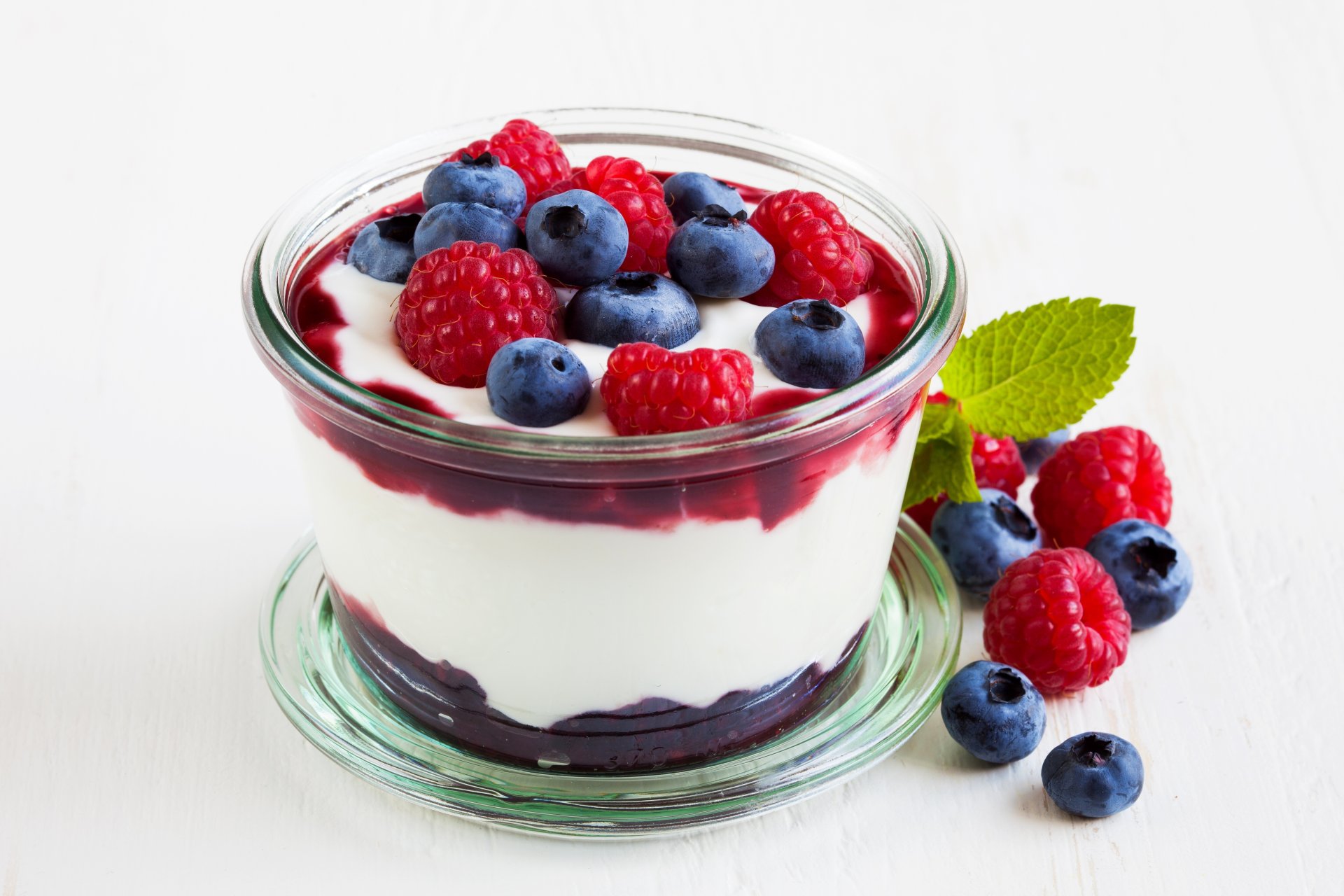 crema yogur arándanos postre comida frambuesas arándanos