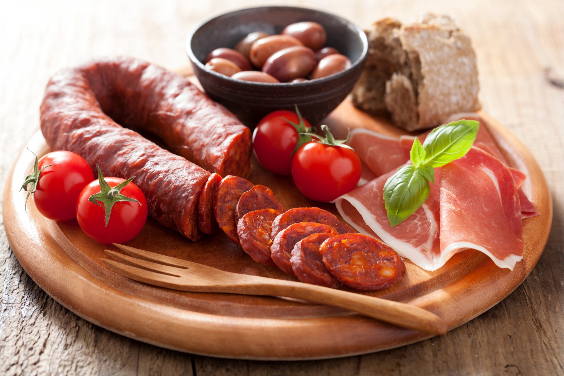 fleisch lebensmittel wurst schinken tomaten essen foto