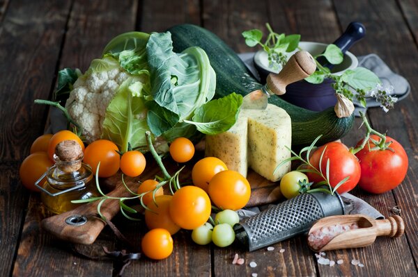 Verdure, erbe e formaggio