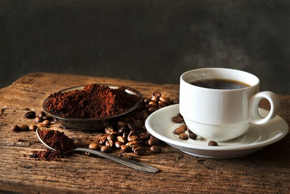 Foto de taza de café con frijoles