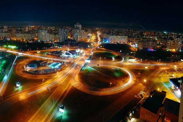 Bazhan Boulevard a Kiev di notte