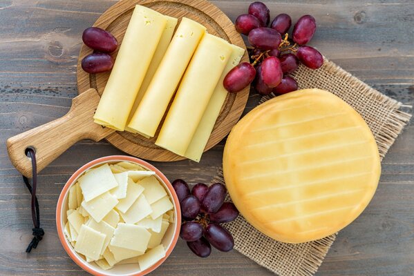 Fresh homemade cheese and grapes