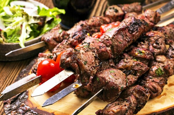 Shish kebab is always delicious with tomatoes