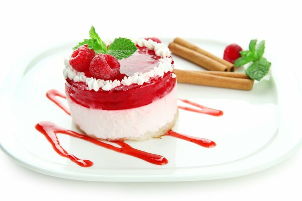 Gâteau à la gelée, saveur de framboise et de menthe