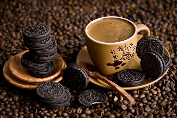 Tasse Kaffee und Oreo zum Nachtisch