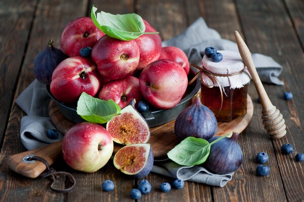 Nektarinen, Feigen, Honig und Blaubeeren