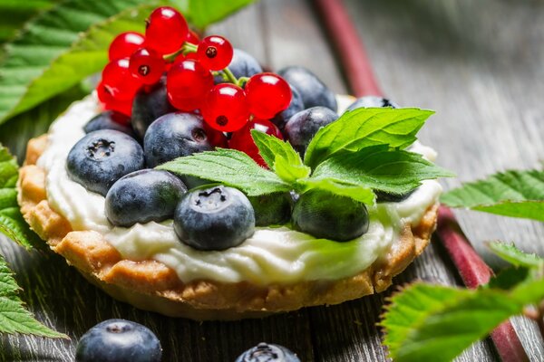 Cupcake with fresh fruit