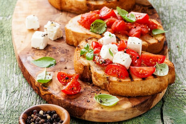 Foto di sandwich al pomodoro e formaggio