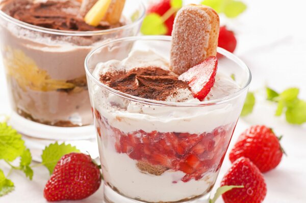 Gâteau tiramisu aux fraises et au chocolat