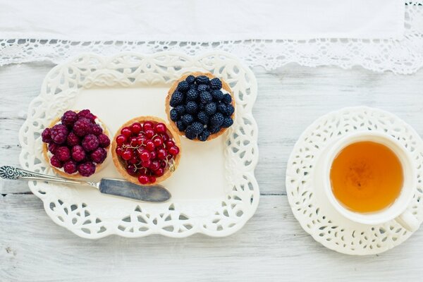 Tea with berry tartlets