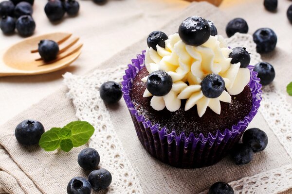 Blueberry dessert with cream