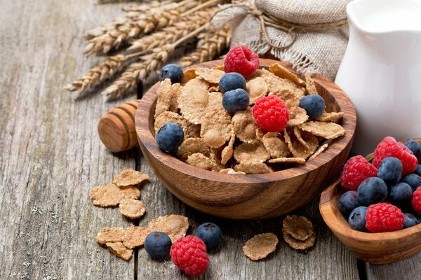 Ähren Cornflakes, Himbeerbeeren, Blaubeerenmilch