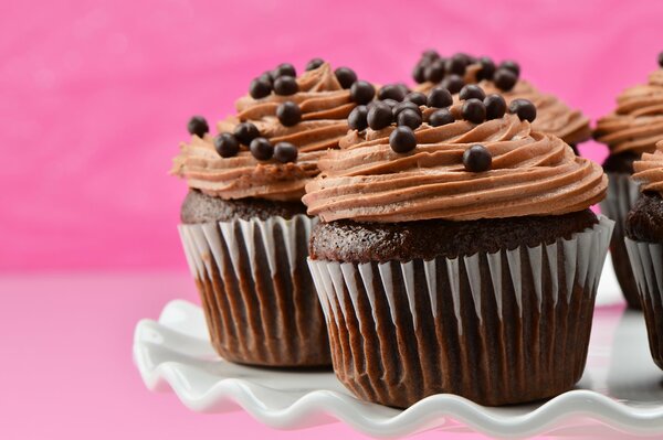 Cupcakes de chocolate con bolas de chocolate