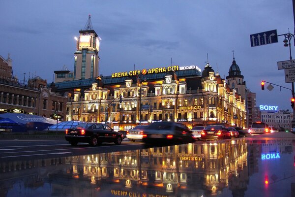 Вечерняя Бессарабская площадь в Киеве