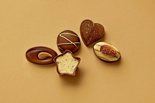 Chocolates con almendras y crema