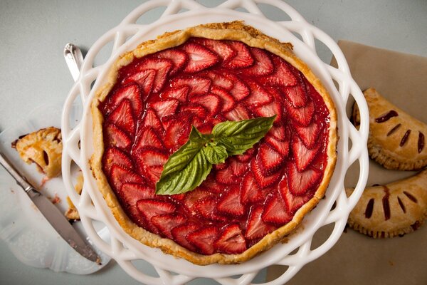 Tarte aux fraises dans une belle assiette