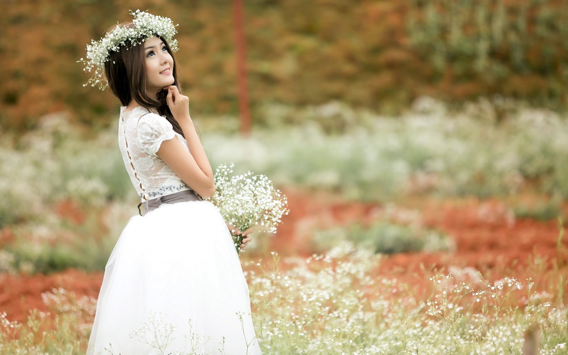 fille fleurs été beauté