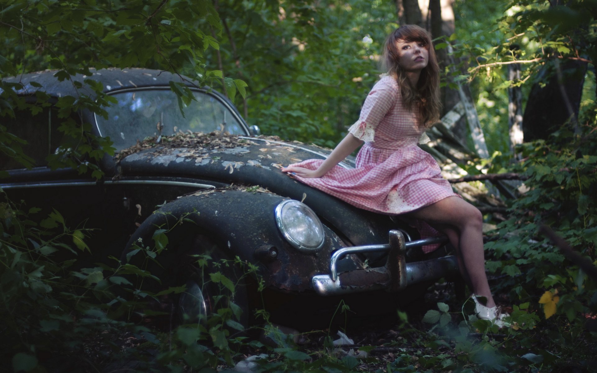 fille voiture forêt humeur