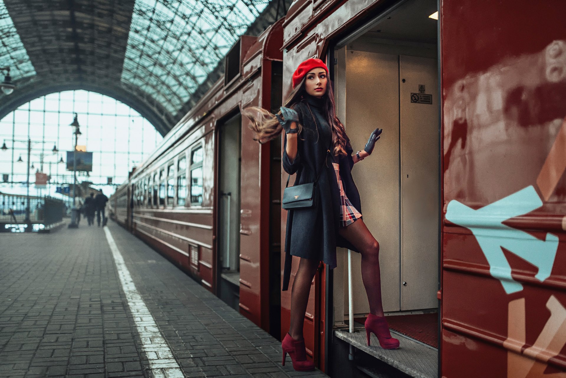 estación vagón chica toma falda