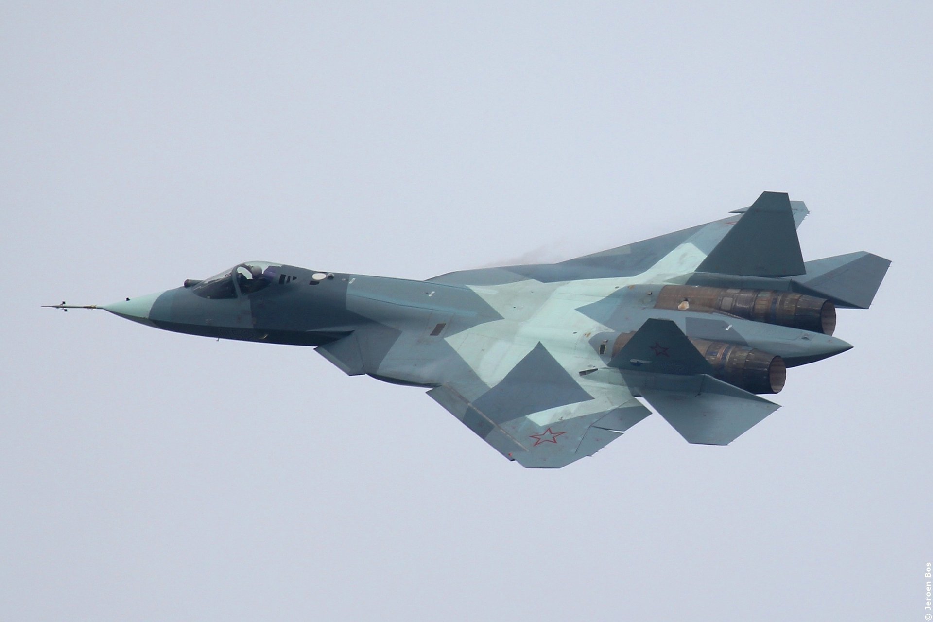 t-50-2 russe ciel avion sukhoi polyvalent