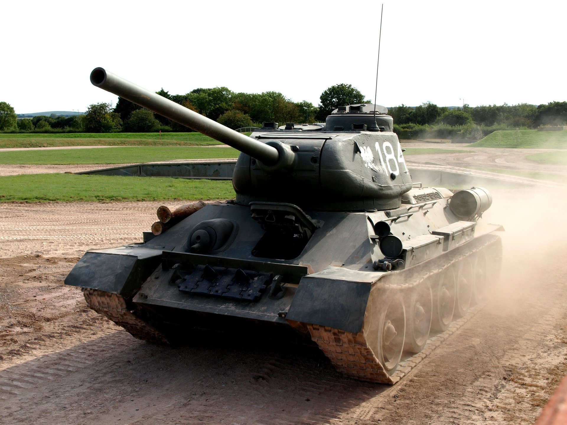 campo tankodrom sovietico t-34-85 carro medio seconda guerra mondiale