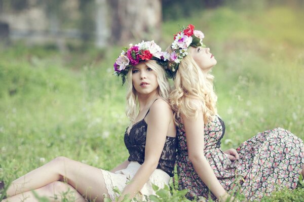 Two model friends in wreaths