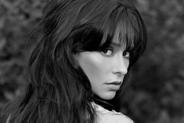 Jennifer Love Hewitt in black and white photo