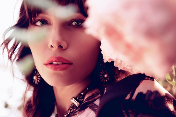 Jessica Biel s photo shoot in flowers