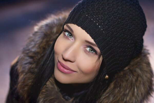 Brunette in a black hat and jacket with fur