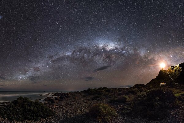 En el cielo cósmico nocturno de las estrellas