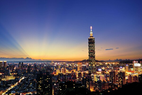 Coucher de soleil sur la métropole lumineuse de la Chine