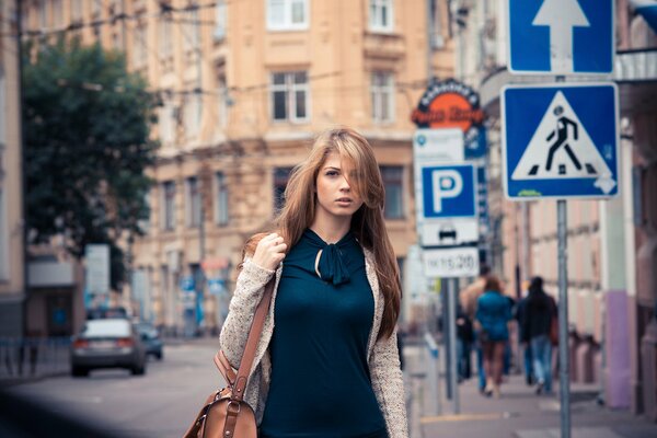 Signora della città per le strade di Mosca