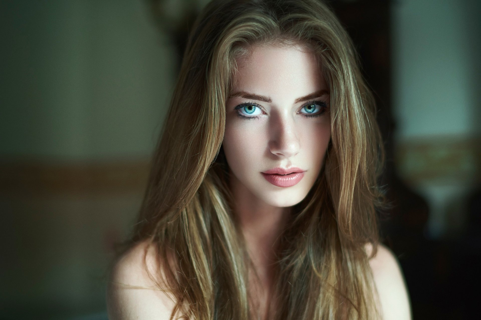 diana dalban portrait view blue eyes daniel ilinca