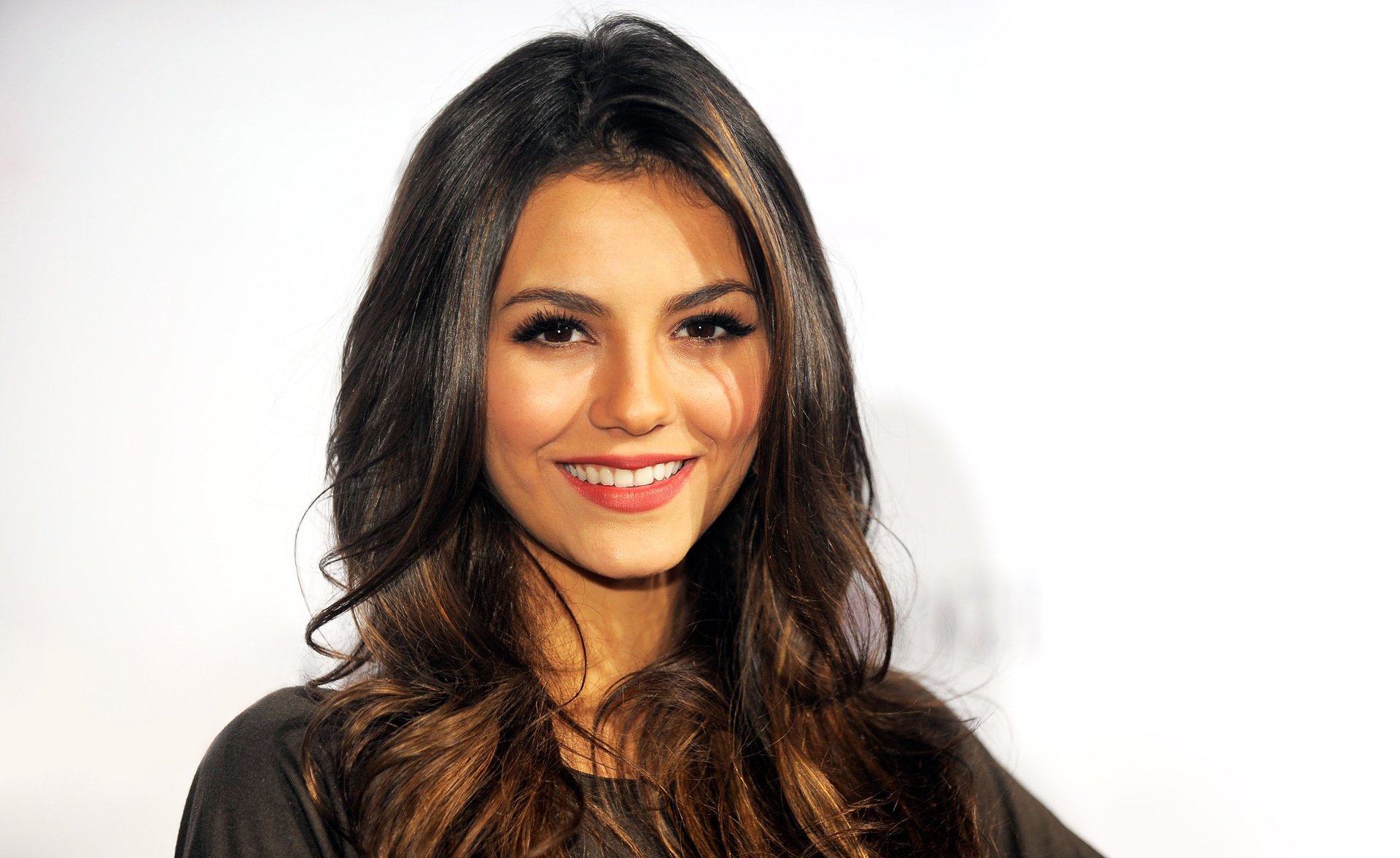 victoria justice chica morena