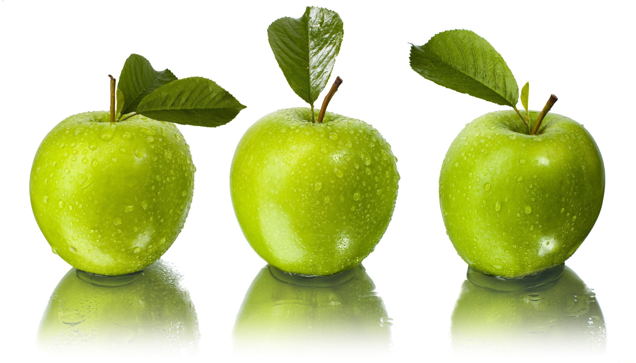 pommes feuilles gouttes réflexion eau vert