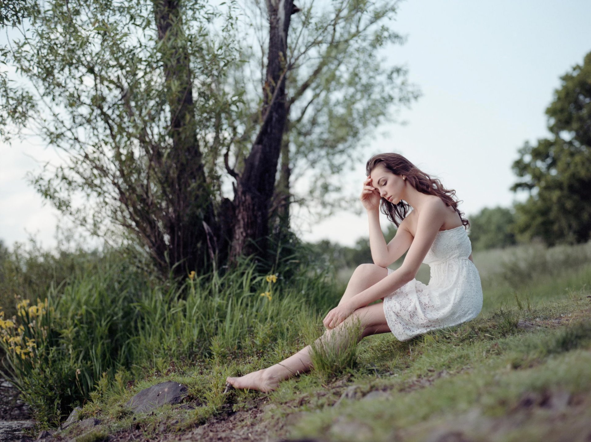 natura ragazza vestito pensosità sogni