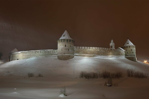 Зимний Новгородский Кремль ночью