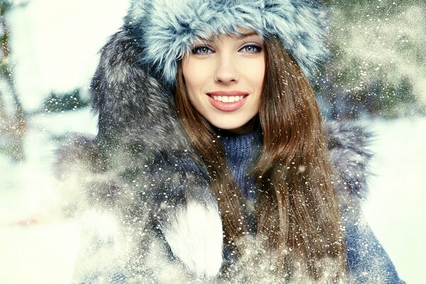 Portrait d hiver joyeux d une fille