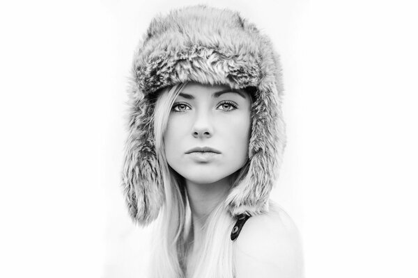 Portrait d une jeune fille dans un chapeau Ushanka