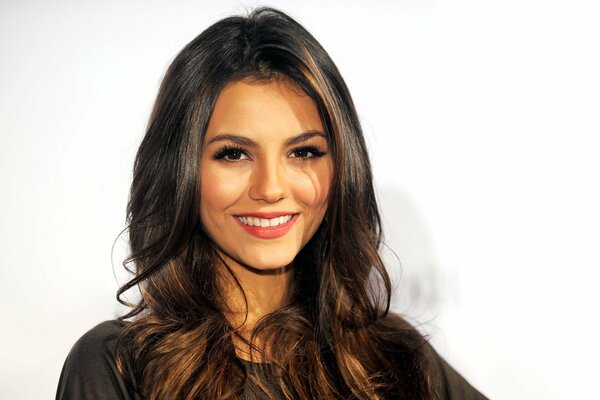 Victoria Justice con una linda sonrisa