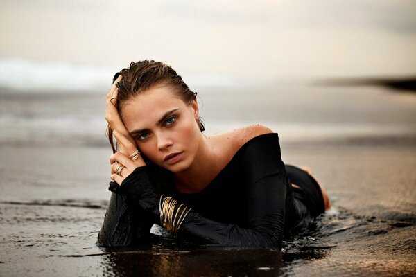 Foto-Shooting von cara Delevingne am Meer