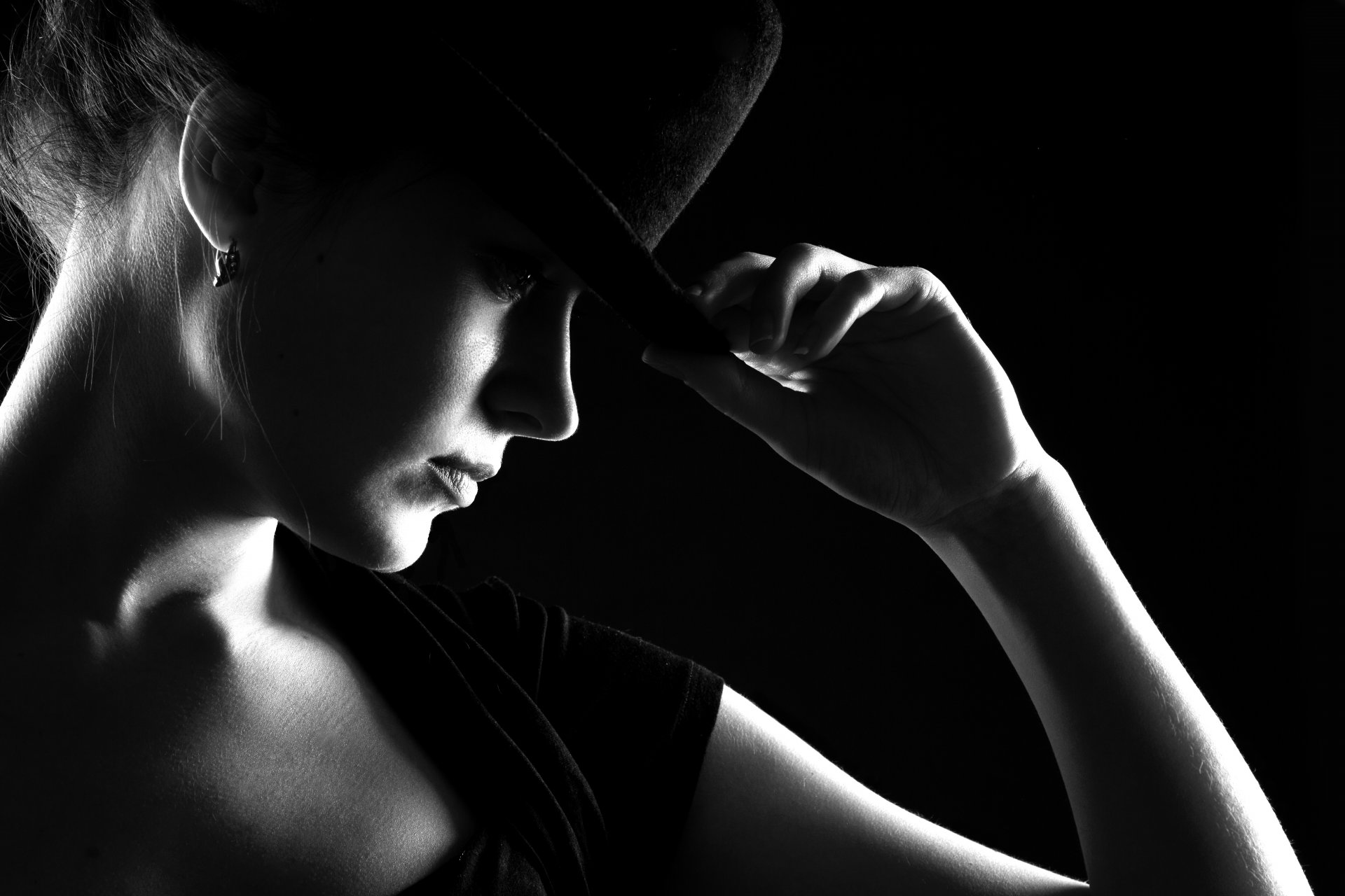 ragazza cappello noir bianco e nero
